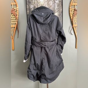 Lululemon pedal power rain jacket
